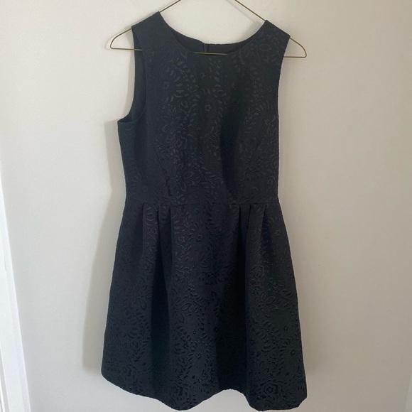 Loft Women’s Mini Sleeveless Dress Colour Black w/Back Zipper Pleated Skirt Sz 4 - Picture 2 of 10